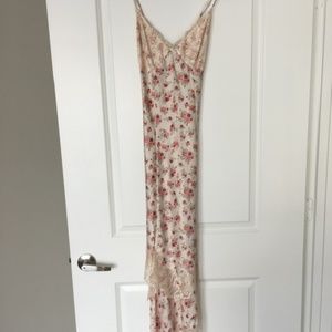 GUESS MARKET FLORAL CROSSOVER SLIP DRESS